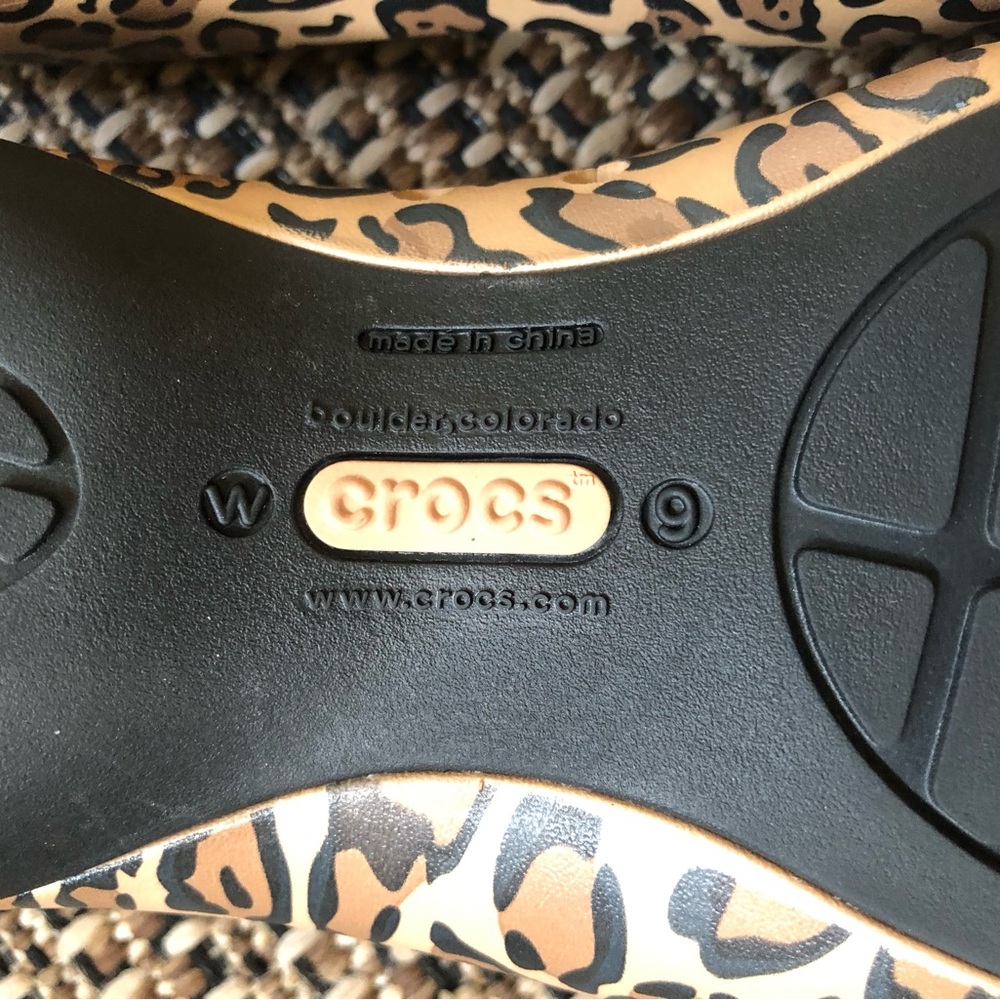 CROCS Leopard/Animal Print Slip-on Ballet Flats Closed Heel Water Friendly - Picture 10 of 10